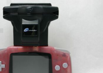 Ingenious Developer Fits Solitaire Game on Single Nintendo GBA e-Reader Card