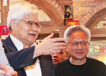 NVIDIA CEO Jensen Huang Hosts “Iconic” Dinner in Taiwan with Executives, Distributes Souvenirs to Media
